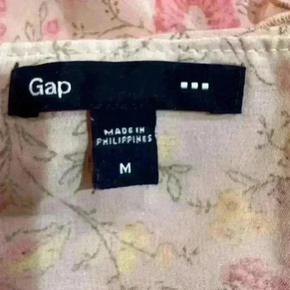 Gap, feminine ruffles camisole. Size M - Picture 4 of 7
